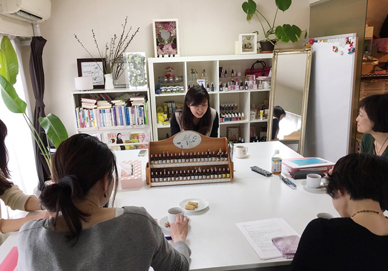 フラワーエッセンススクール教室の様子